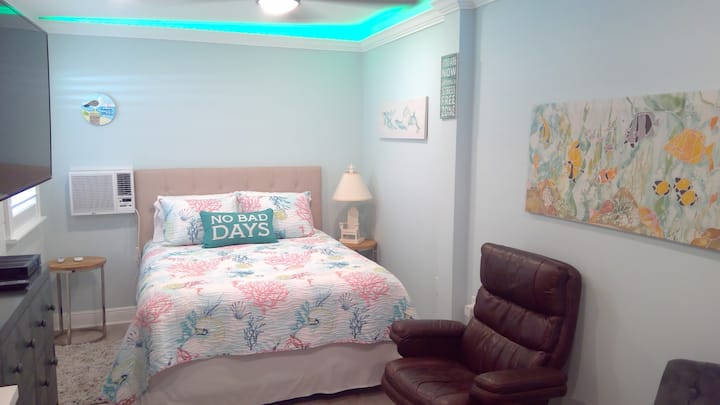 Private Room With Own Entrance - Daytona Beach, FL