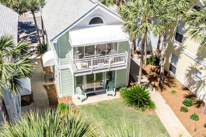 One Block To Crystal Beach + Pool + King Bed + Convenient Location - Destin, FL