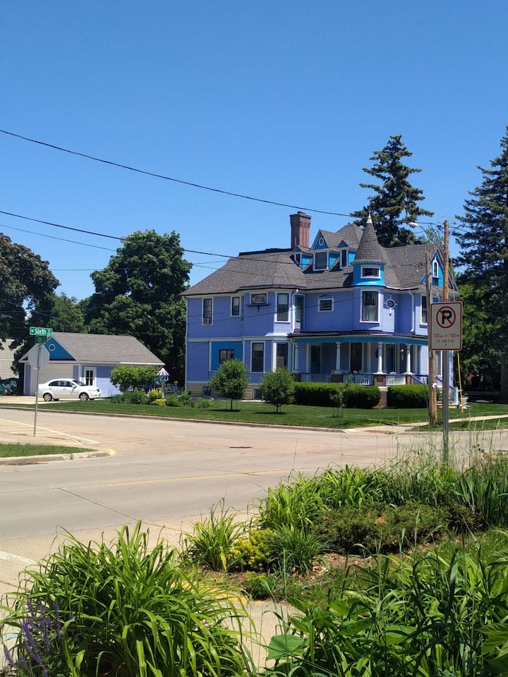 Penthouse B&b In Historic/victorian House - Appleton, WI