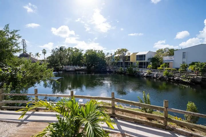 Casa Laguna Remodeled Overlooking Lagoon 2 Kayaks - Key Largo, FL