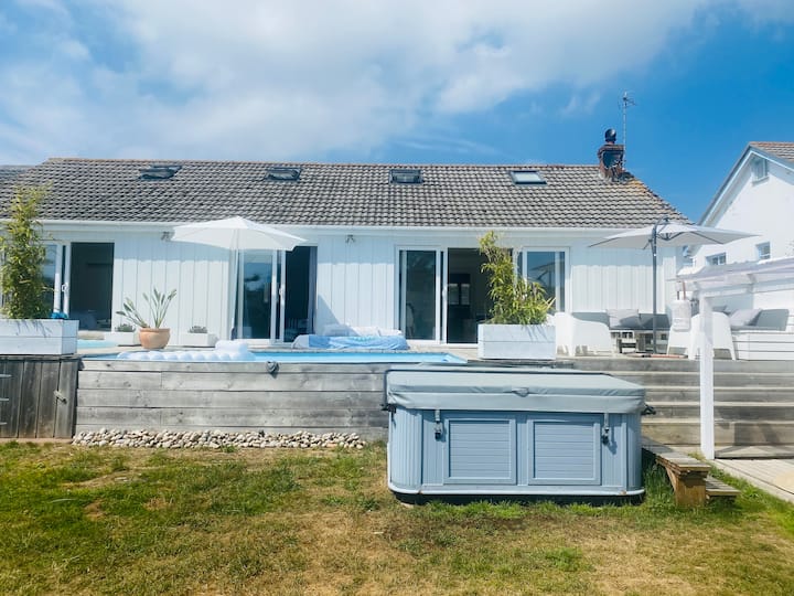 Sunny Beach Bungalow With Pool & Hot Tub - Jersey