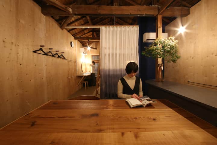 『まちの別邸 緝 Shu』こだわりのキッチンを備えた非日常空間（2022.4月 リニューアル） - Kōchi