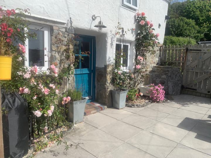 Cosy Coastal Cottage On Swcp Wild Swimming/walking - Coverack
