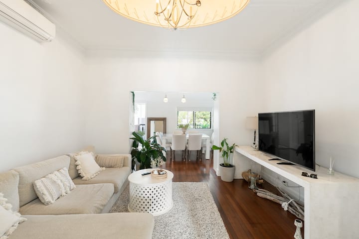 The White Home Ascot - Charming 3 Bedroom With Large Outdoor Deck - Brisbane Entertainment Centre