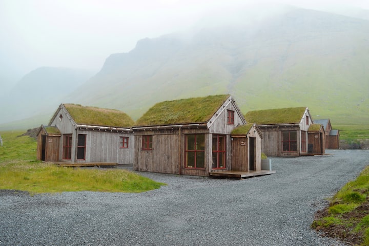 Enchanting Cottage In The Valley - Faroe Islands