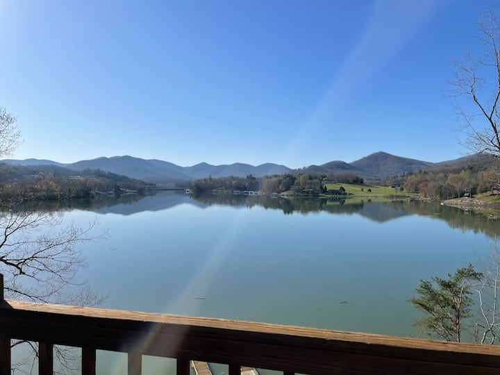 No Worries At This Mountain View Lakefront Home - Chatuge Lake