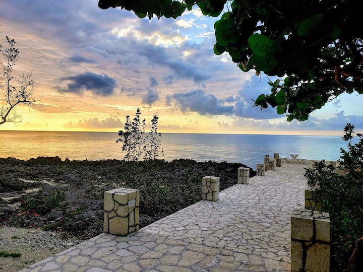 Poetreef Villa  - Waterfront Cut Stone Luxury - Jamaica