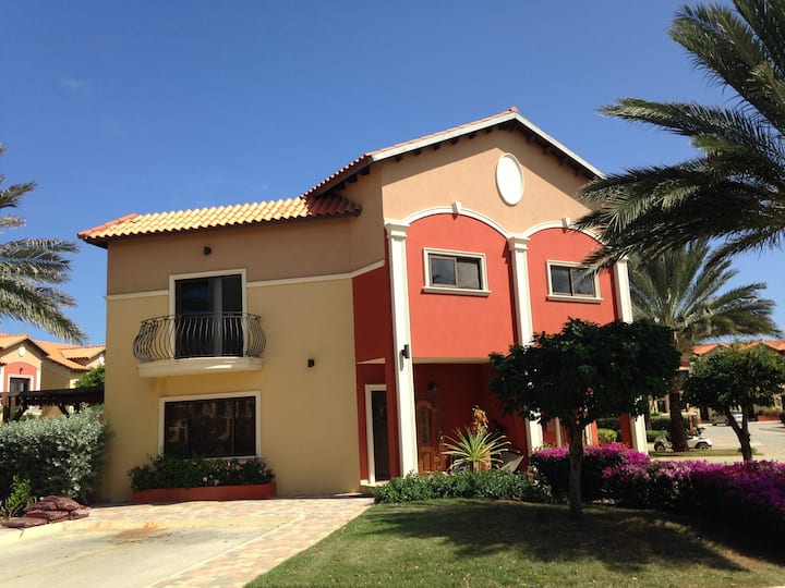 Gold Coast Townhouse: For A Safe And Clean Stay - Aruba