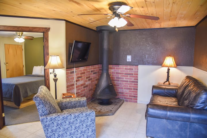 The Fireside 2 Bedroom - Red River, NM