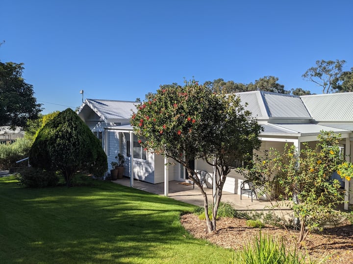 Perfect Location For Yarra Valley Dandenong Ranges - Lilydale