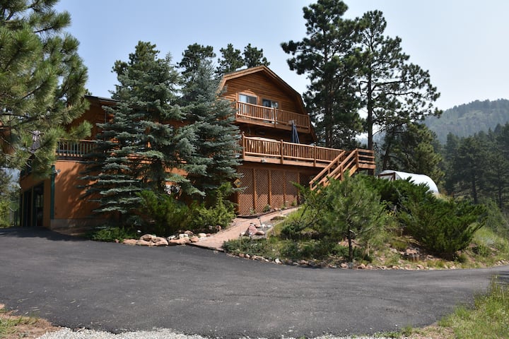Log Cabin With Pikes Peak Views - Green Mountain Falls, CO