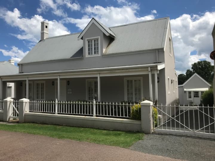 Perfectly Located Home & Cottage In Gowrie Village - Nottingham Road