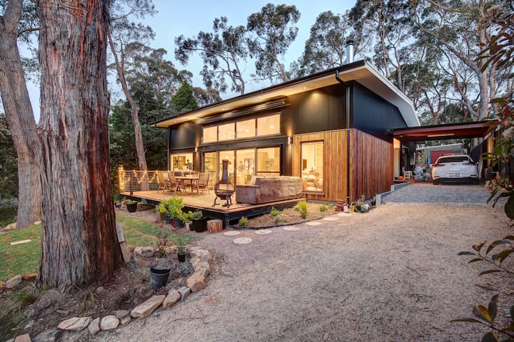 Award Wining Modern Home Surrounded By Nature - Crafers