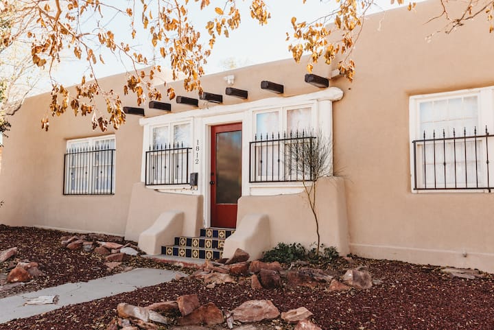 Historic Home Newly Renovated, 2 Blocks From Unm - Albuquerque, NM