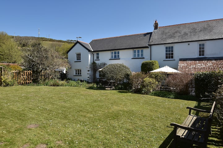 Beautiful Cottage Located In A Delightful, Quiet Spot In The Centre Of Croyde - Croyde