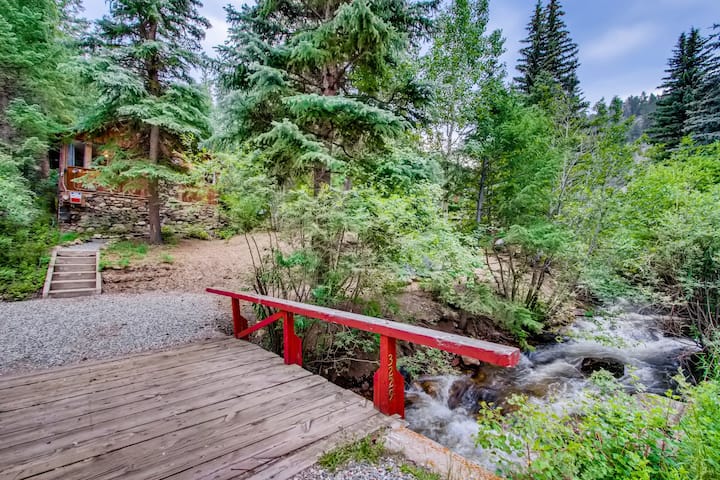 Lovely Rustic Creekside Cabin - Right On The Water & Pet Friendly! - Idaho Springs