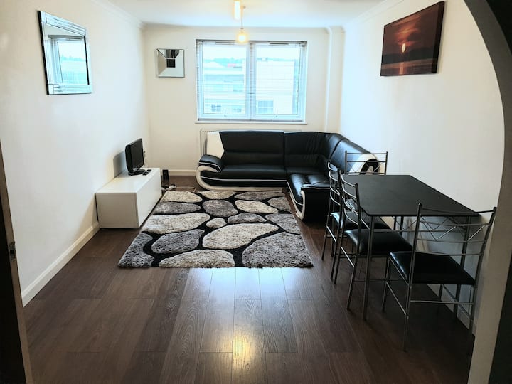 Spacious Modern Flat In Luton Town Centre - Dunstable
