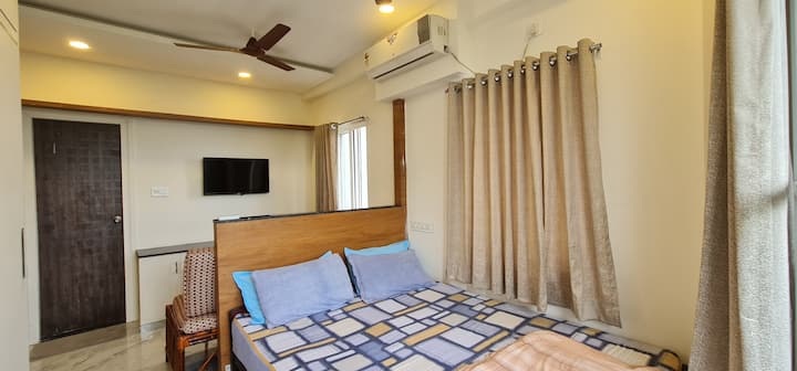 Small/cozy But Your Own Studio Apt With A View - Hajdarabad