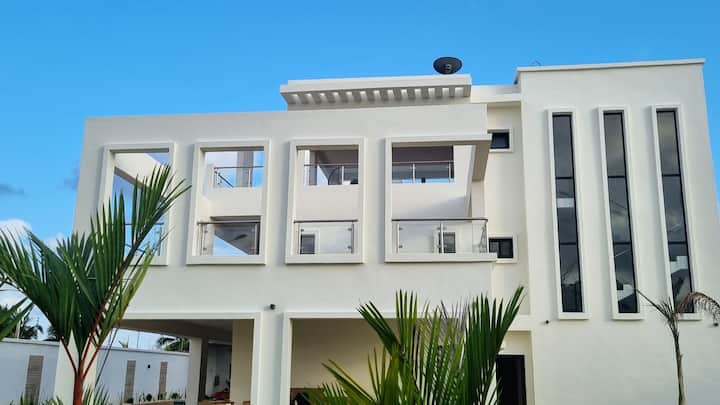 Villa Bolati Avec Piscine, Jacuzzi, Jardin, Vue - Costa do Marfim