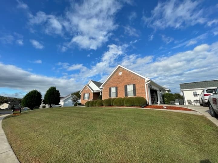 Cozy 3 Bedroom Residential Home In Quite Setting. - Cleveland, TN