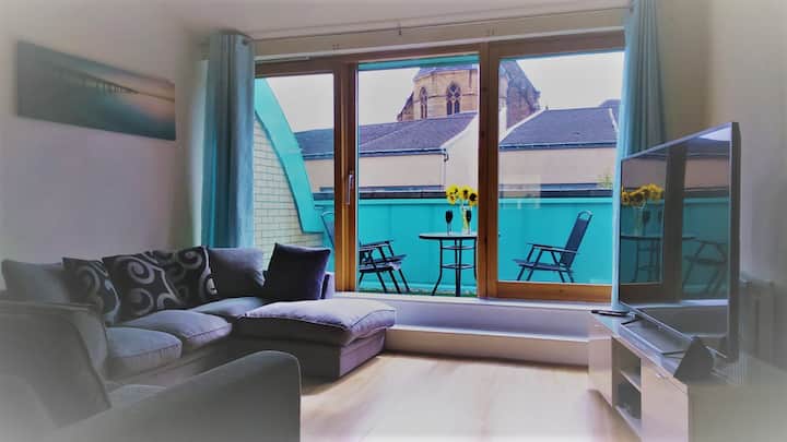 #1 Townhouse With Private Balcony & Parking - Glasgow Central Station