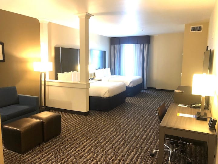 Comfort Suites Hotel (Complementary Hot Breakfast) - Houston, TX