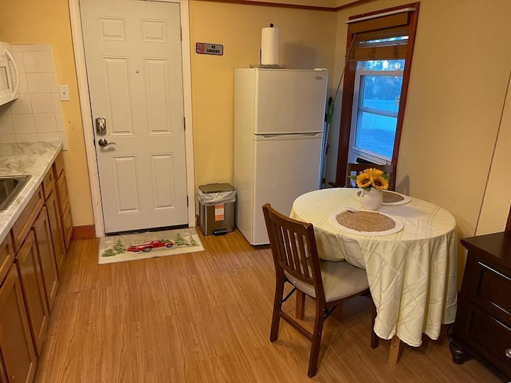 Studio W/ Private Entrance And Bathroom - Quincy