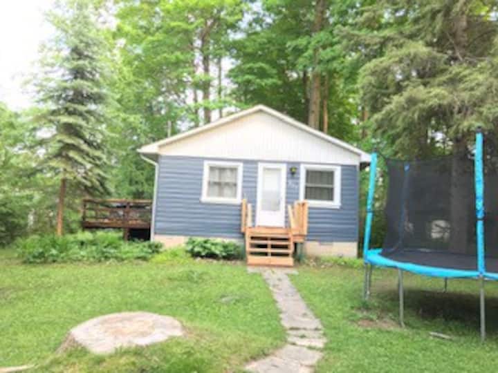 Cozy 2 Bdrm Cottage Retreat Steps From The Beach - Innisfil