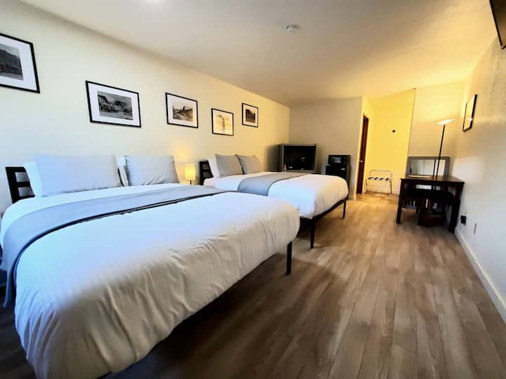 Brand New Rooms In Town! 2 Q Beds, Pets / Rm 417 - Leavenworth, WA