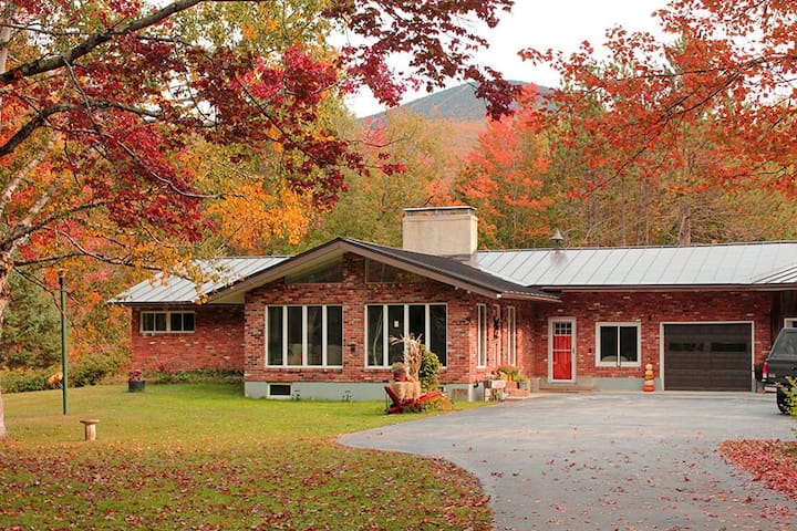 Modern And Idyllic Country Getaway - キリントン, VT