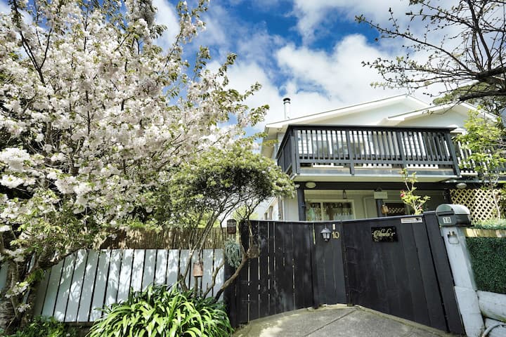 Entire Ground Floor Full Privacy & Family-friendly - Wellington