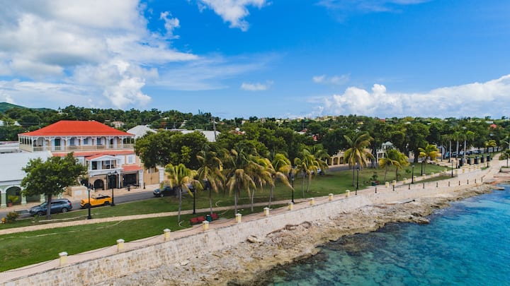 Victoria House 2br Oceanfront Apt "Sunset" - Frederiksted