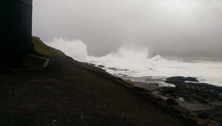 Hyggeligt Sommerhus. Se Hav, Elv Og Nature I Gjógv - Faroe Islands