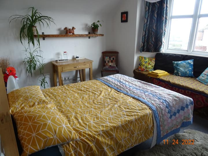 A Front Of House, Light And Airy Room. - Bexhill-on-Sea