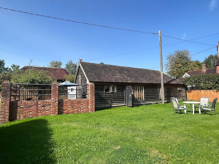 Quaint Cottage On Working Farm - East Sussex
