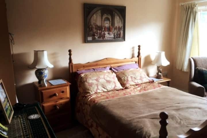 King Sized Bedroom In Oakham - Oakham