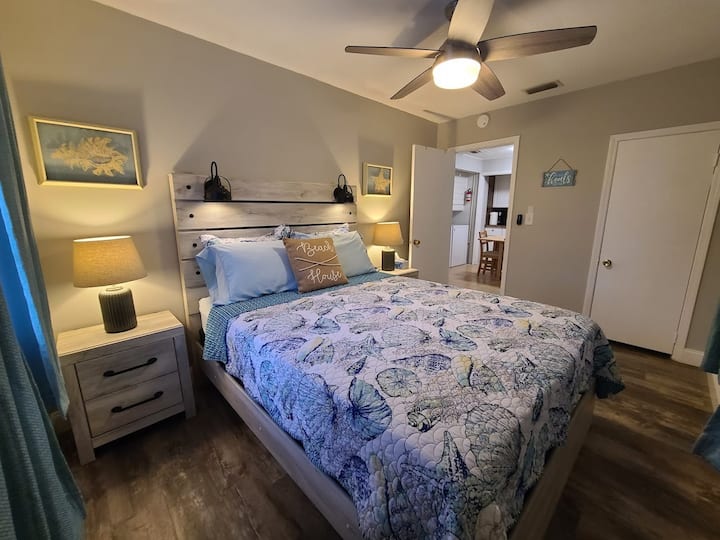 Upper Old Oaks Bungalow 15 Min To Clearwater Beach - ラーゴ, FL