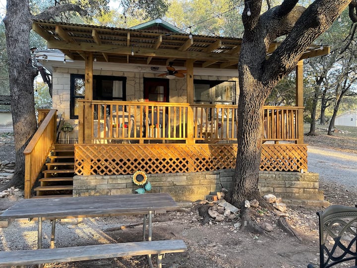 Bumble Bee Cottage On The Pedernales River - Spicewood, TX