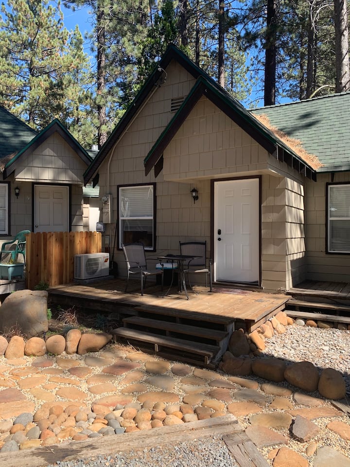 Cozy Cabin With Sandy Beach Lake Access - North Lake Tahoe, CA