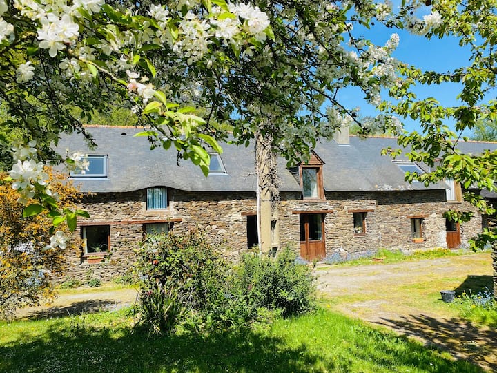 Maison De Campagne Dans Parc Verdoyant Et Arboré - Loudéac
