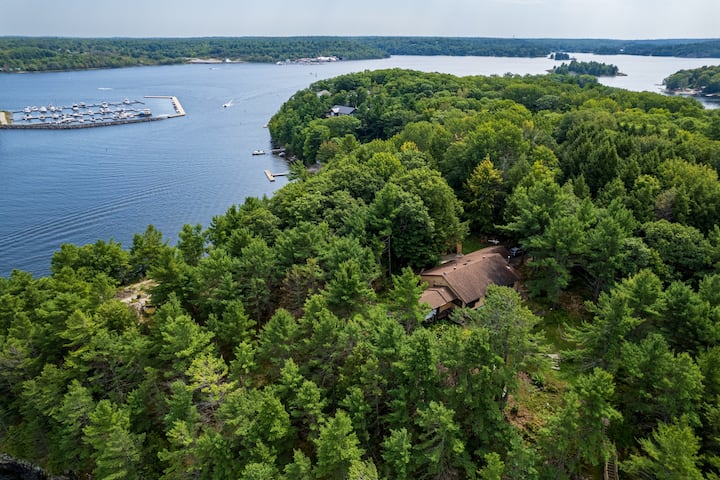 Georgian Bay Waterfront Cottage, On Private Point. - Parry Sound
