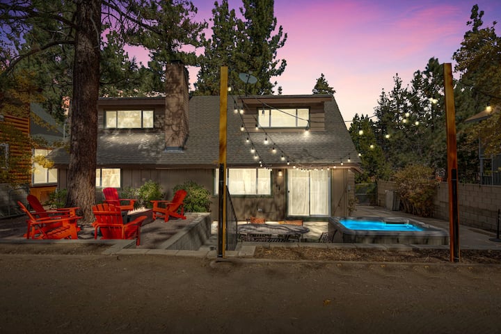 Luxe Modern Chalet -Slope View | Spa | Pool | Fire - Big Bear Lake, CA