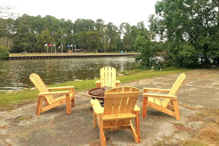 Relax At This Beautiful Historic Intracoastal Waterlily Cottage + Game Room - Carova Beach, NC
