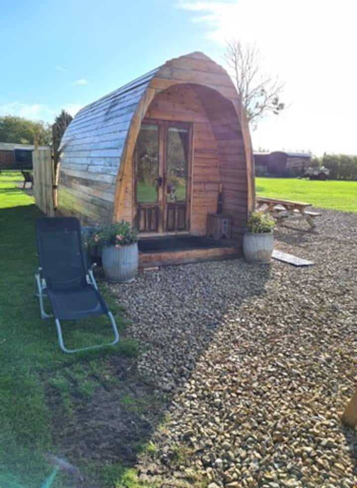 Glamping Pod, With Swedish Wood Fired Eco Tub - Wetherby