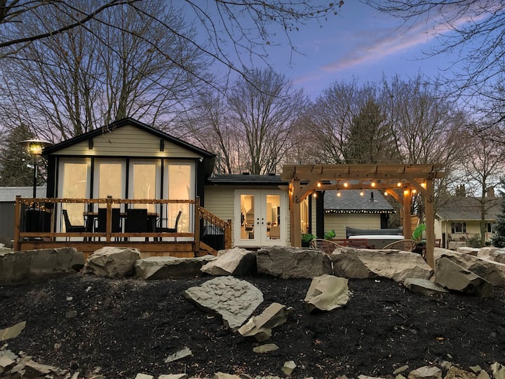 Disconnect From Reality/ River House/ Pet Friendly - Ontario