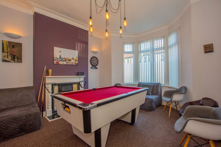Hot Tub 🛀 Pool Table 🎱  16 Plus 🛌 City Centre 🌆 - Barry