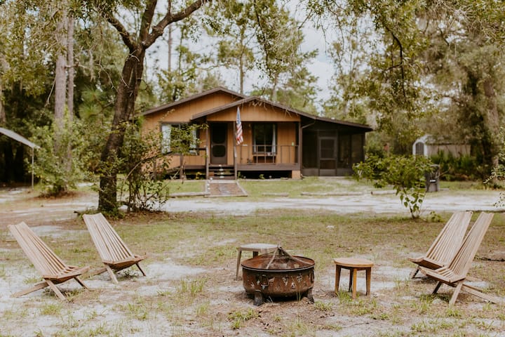 Jomo Retreat On The Withlacoochee River! - Beverly Hills, FL