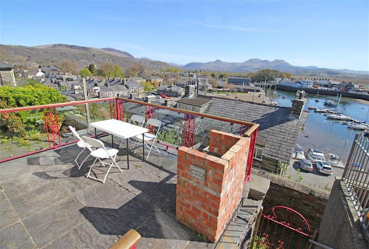 Captain's Rest Apartment With Sea & Mountain Views - Porthmadog