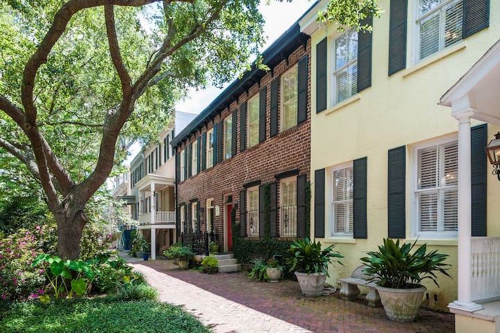 Beautiful And Historic 1866 Home On Jones Street - Savannah