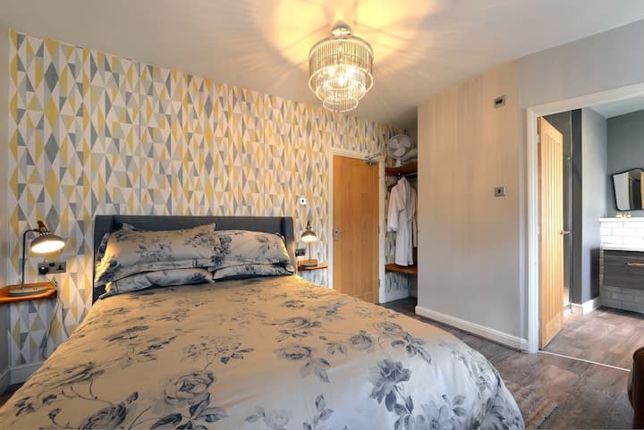 Kirklees En-suite Double Room - Castleton